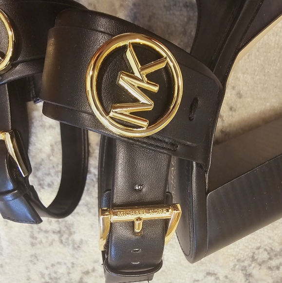 New Michael kors MK logo platform sandals in size 7 - Picture 3 of 7
